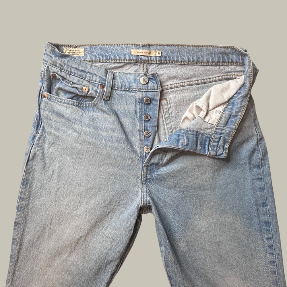 Levi's Jeans Womens 31 Wedgie Bootcut Light Wash Blue Denim Premium EXCELLENT